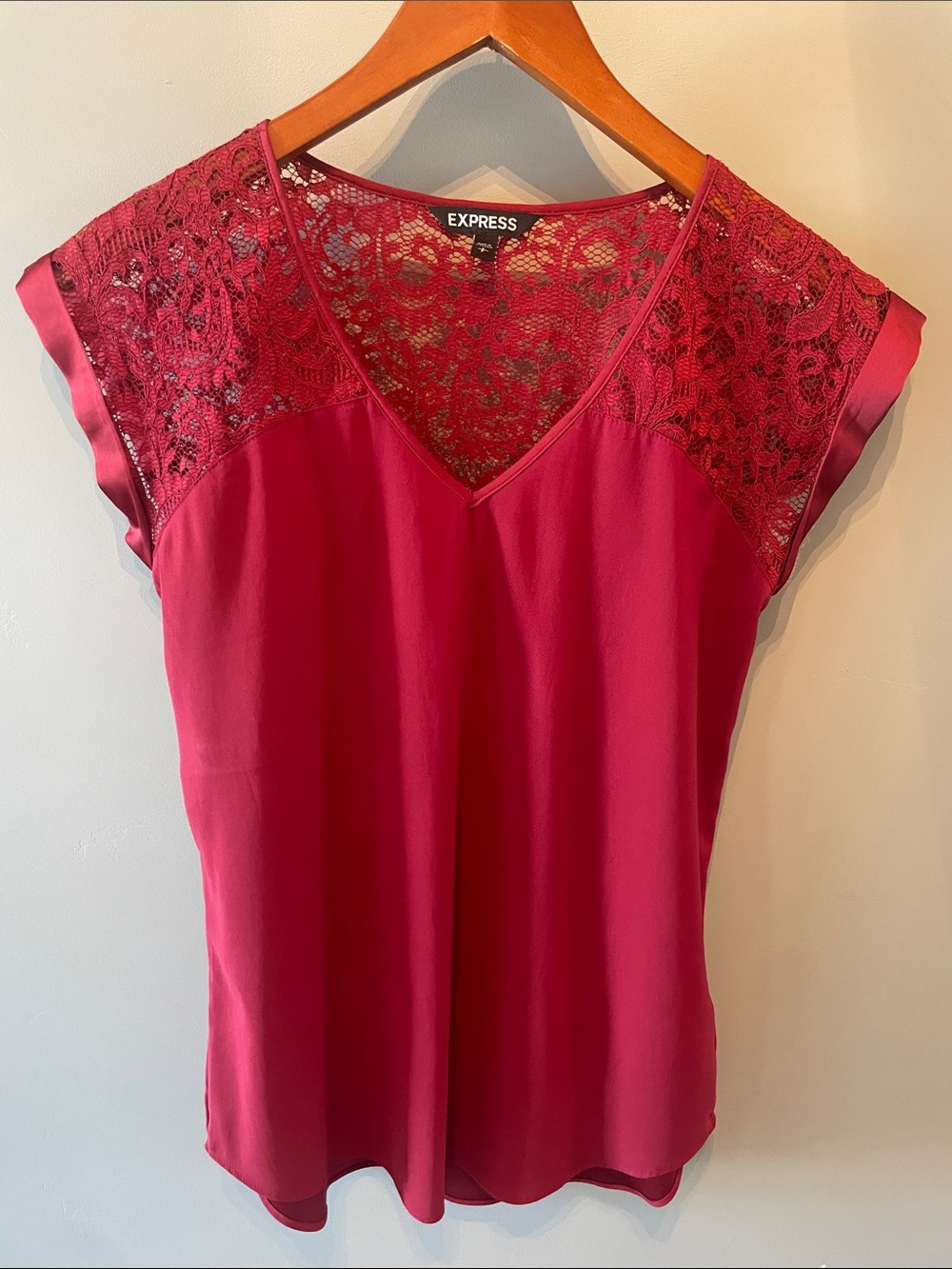 Express Lace V-Neck Blouse in Burgundy Size‎ Small